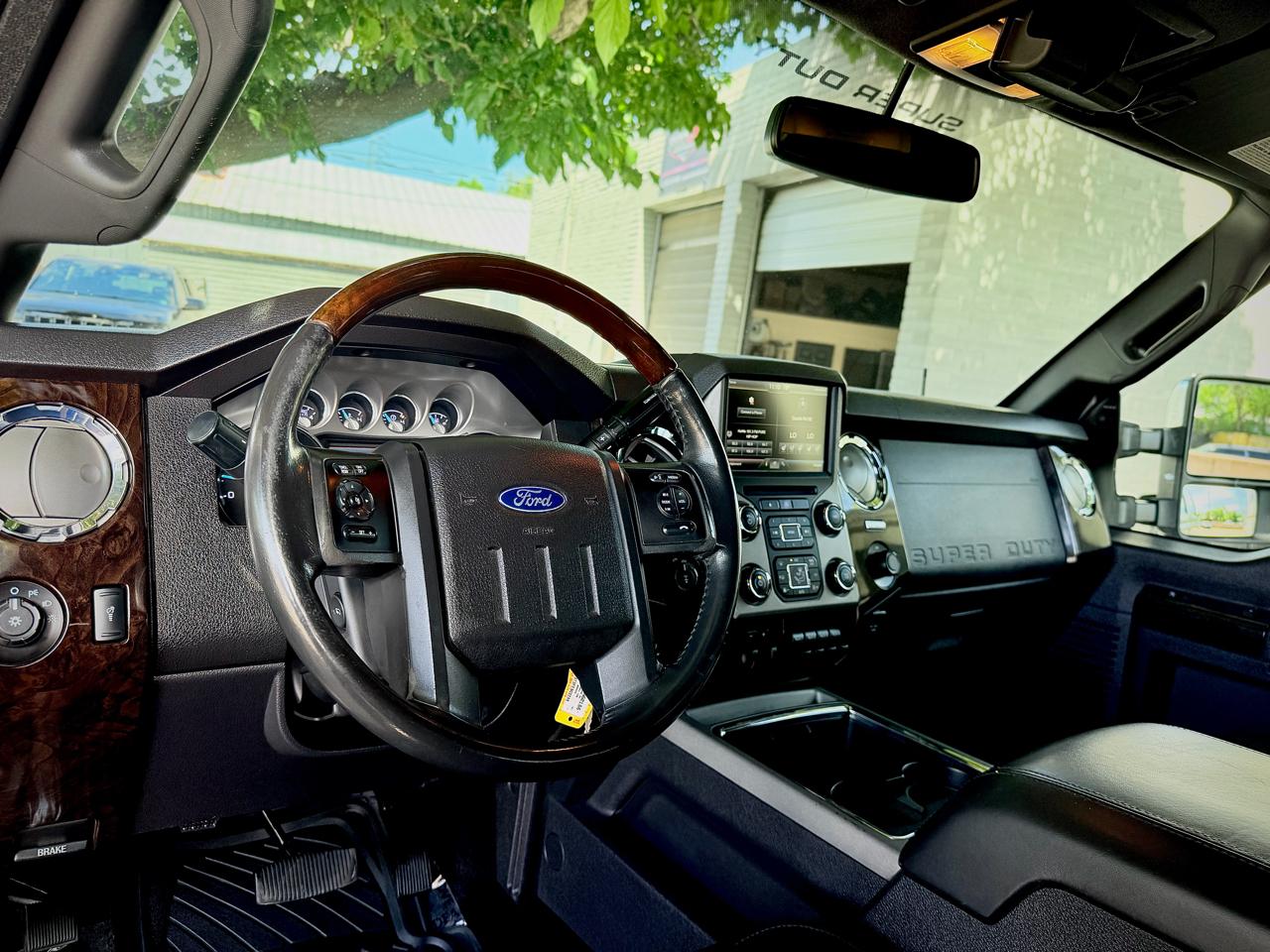 Ford Super Duty F-250 SRW Platinum 4WD Crew Cab 6.75' Box 2015
