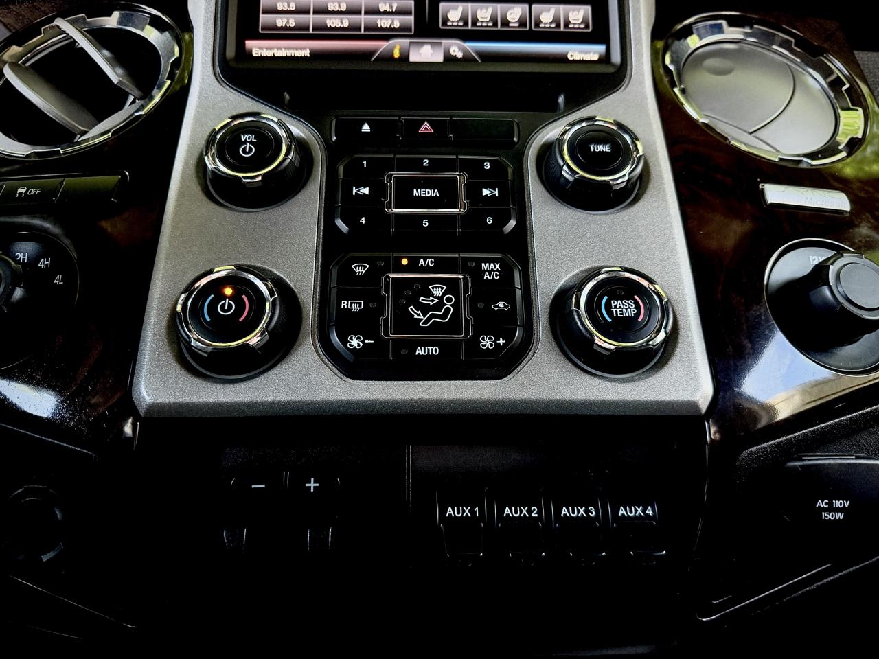 Ford Super Duty F-250 SRW Platinum 4WD Crew Cab 6.75' Box 2015