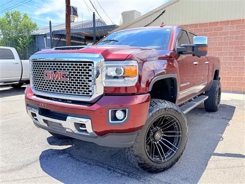 2017 GMC Sierra 2500HD 4WD Crew Cab 153.7" Denali