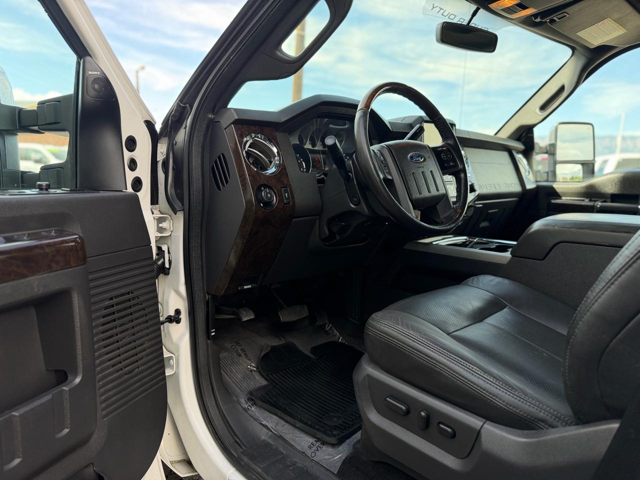 Ford Super Duty F-250 SRW 4WD Crew Cab 156" Platinum 2015
