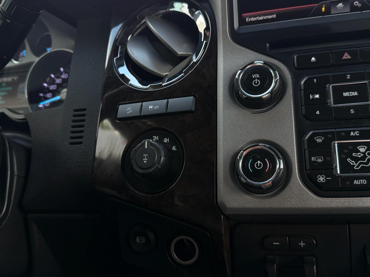 Ford Super Duty F-250 SRW 4WD Crew Cab 156" Platinum 2015