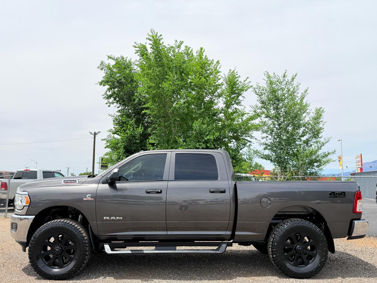 RAM 2500 Tradesman 4x4 Crew Cab 6'4" Box 2019