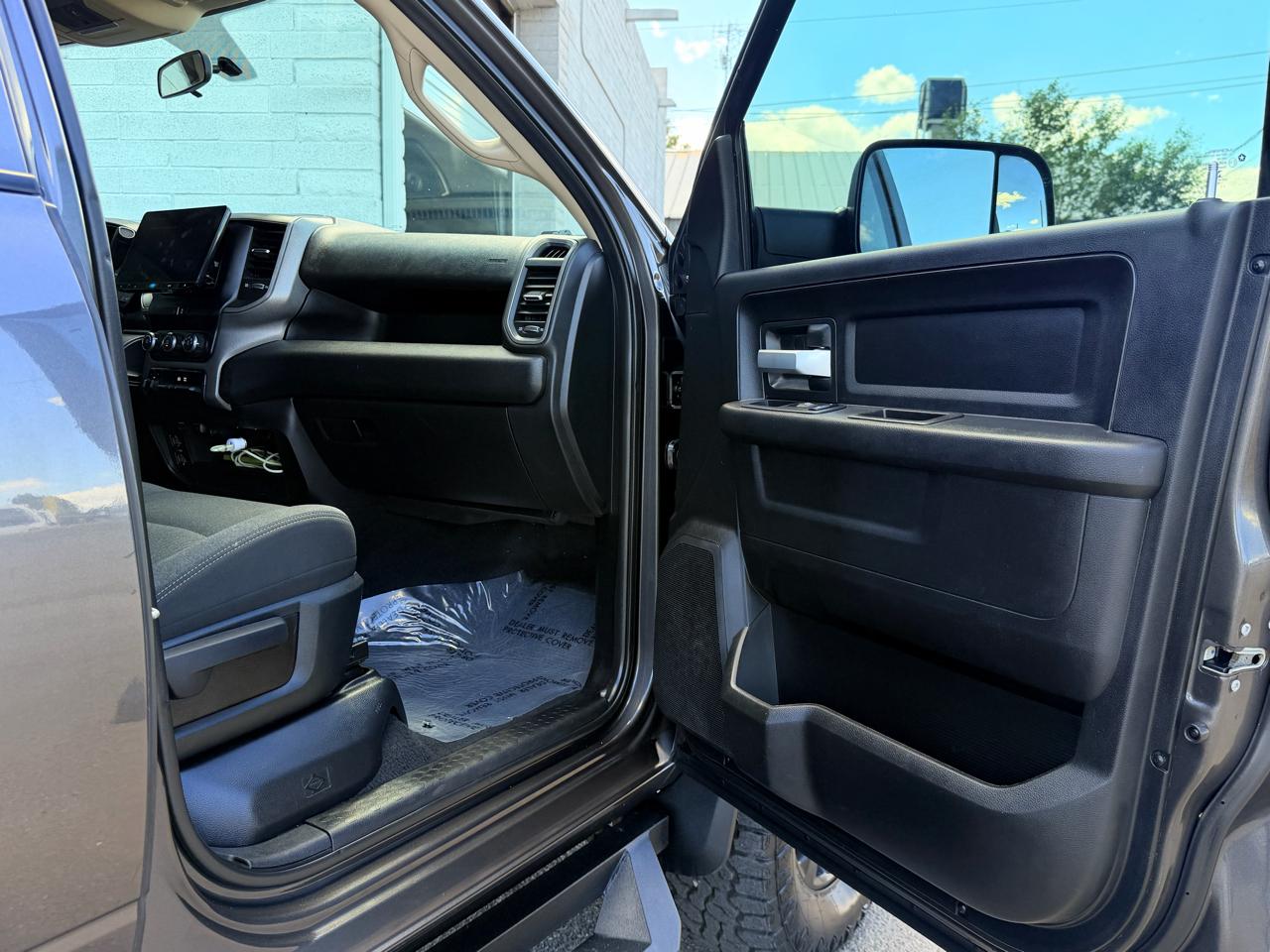 RAM 2500 Tradesman 4x4 Crew Cab 6'4" Box 2019