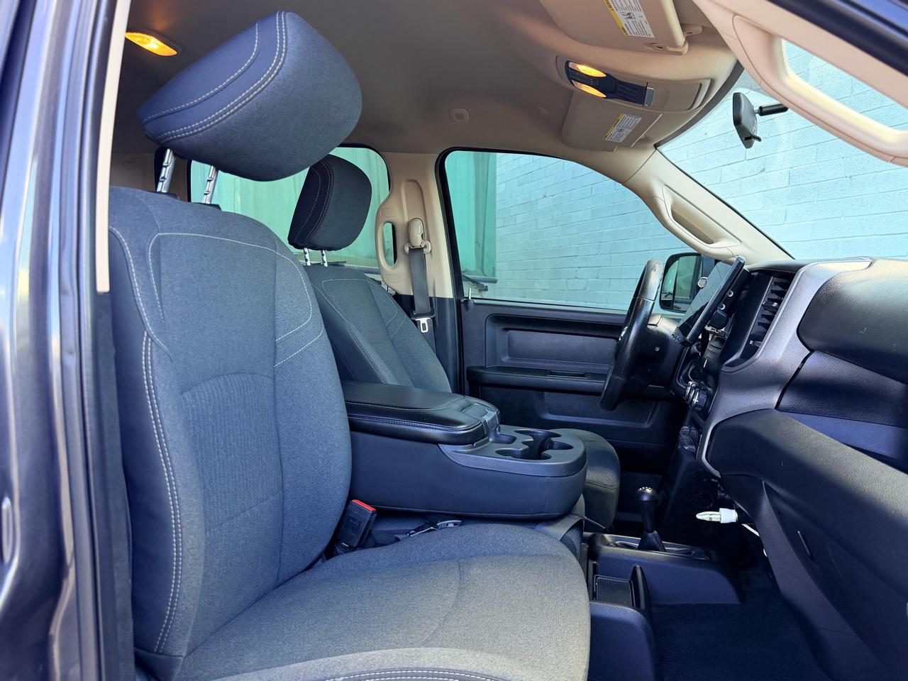 RAM 2500 Tradesman 4x4 Crew Cab 6'4" Box 2019