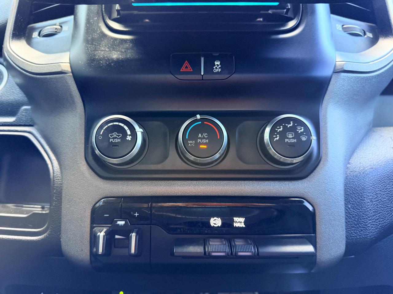 RAM 2500 Tradesman 4x4 Crew Cab 6'4" Box 2019