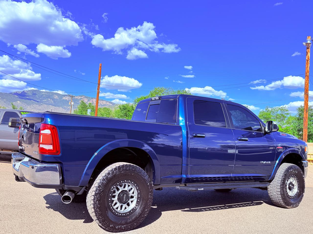 RAM 2500 Laramie 4x4 Crew Cab 6'4" Box 2019