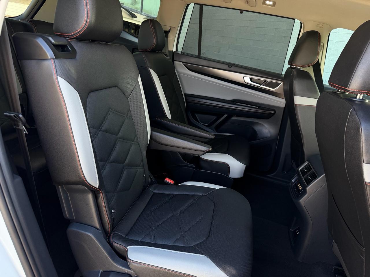 Volkswagen Atlas 2.0T Peak Edition 4MOTION 2026