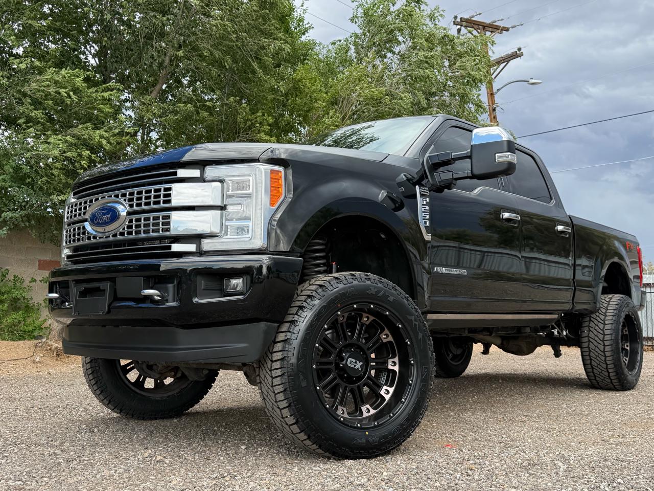Ford Super Duty F-250 SRW Platinum 4WD Crew Cab 6.75' Box 2017