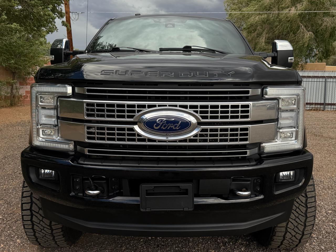 Ford Super Duty F-250 SRW Platinum 4WD Crew Cab 6.75' Box 2017