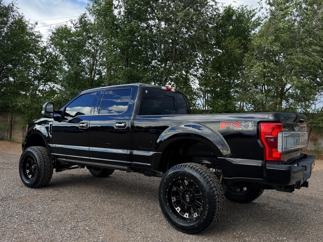 Ford Super Duty F-250 SRW Platinum 4WD Crew Cab 6.75' Box 2017