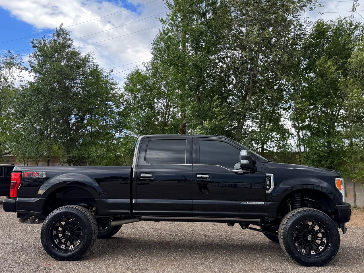 Ford Super Duty F-250 SRW Platinum 4WD Crew Cab 6.75' Box 2017