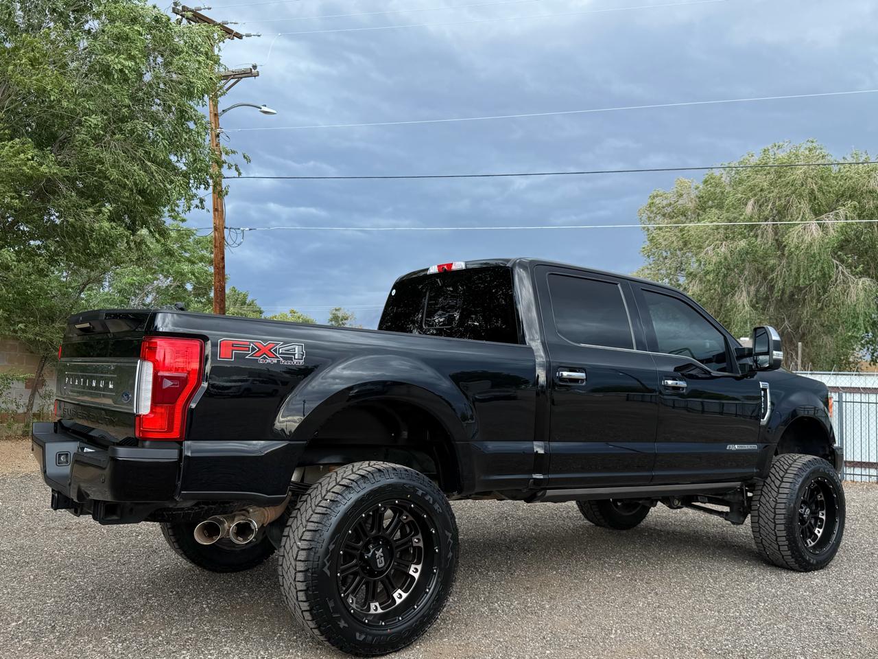 Ford Super Duty F-250 SRW Platinum 4WD Crew Cab 6.75' Box 2017