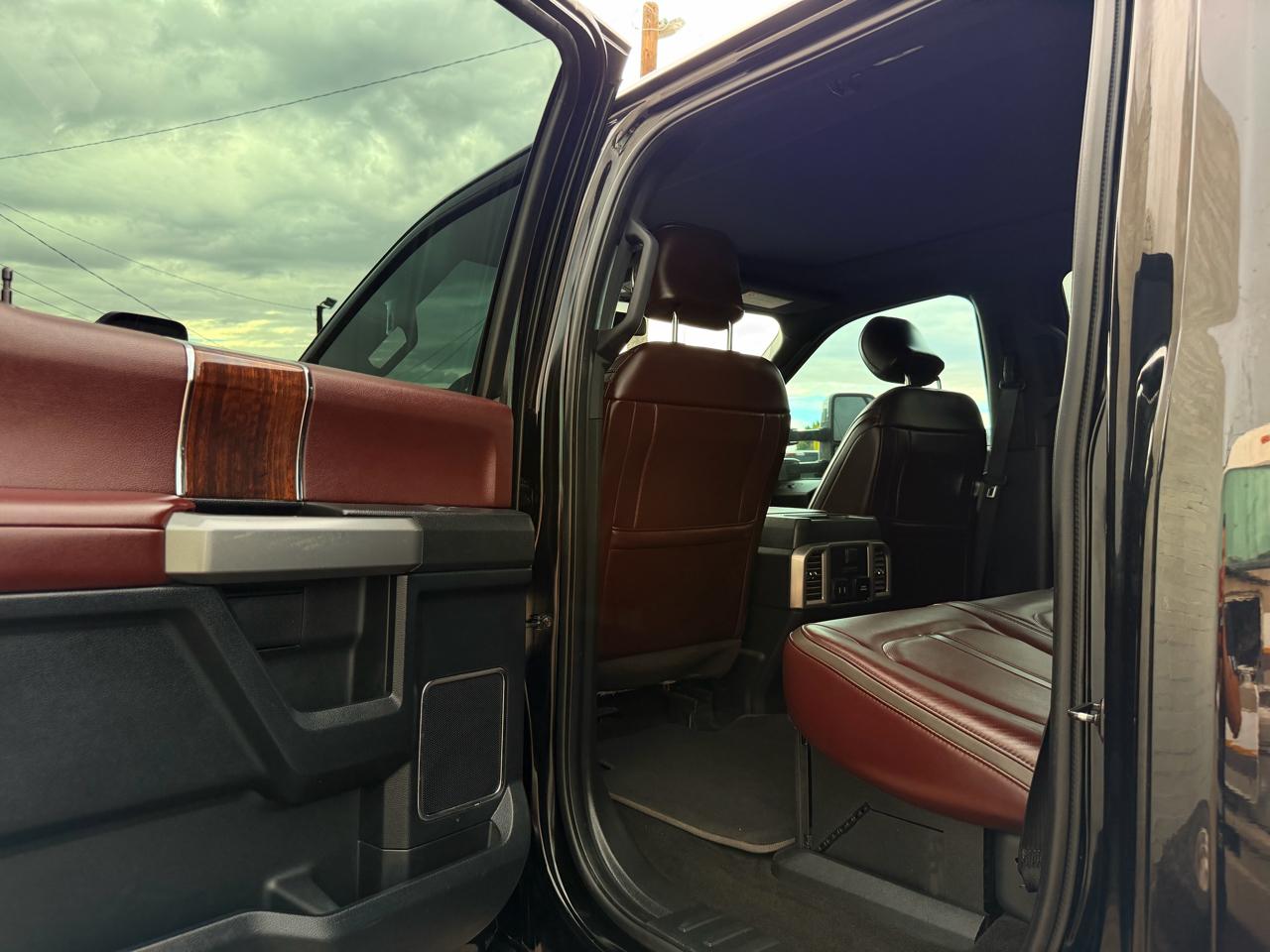 Ford Super Duty F-250 SRW Platinum 4WD Crew Cab 6.75' Box 2017