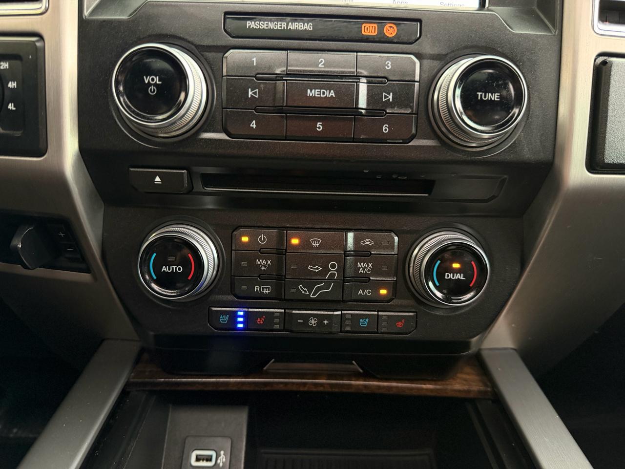 Ford Super Duty F-250 SRW Platinum 4WD Crew Cab 6.75' Box 2017