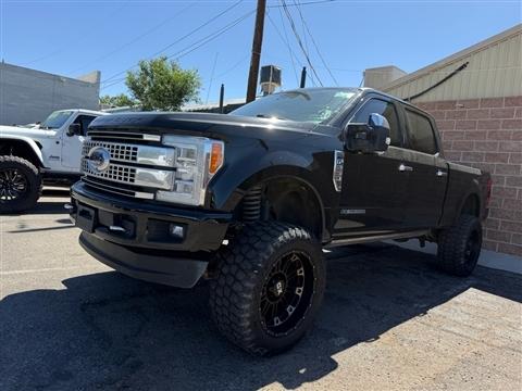 2017 Ford Super Duty F-250 SRW Lariat 4WD Crew Cab 8' Box
