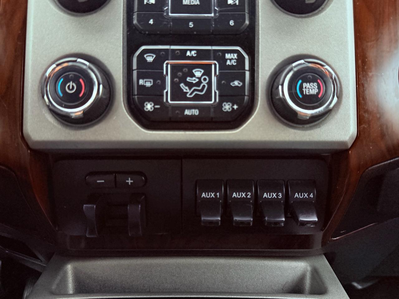 Ford Super Duty F-450 DRW 4WD Crew Cab 172" Lariat 2013