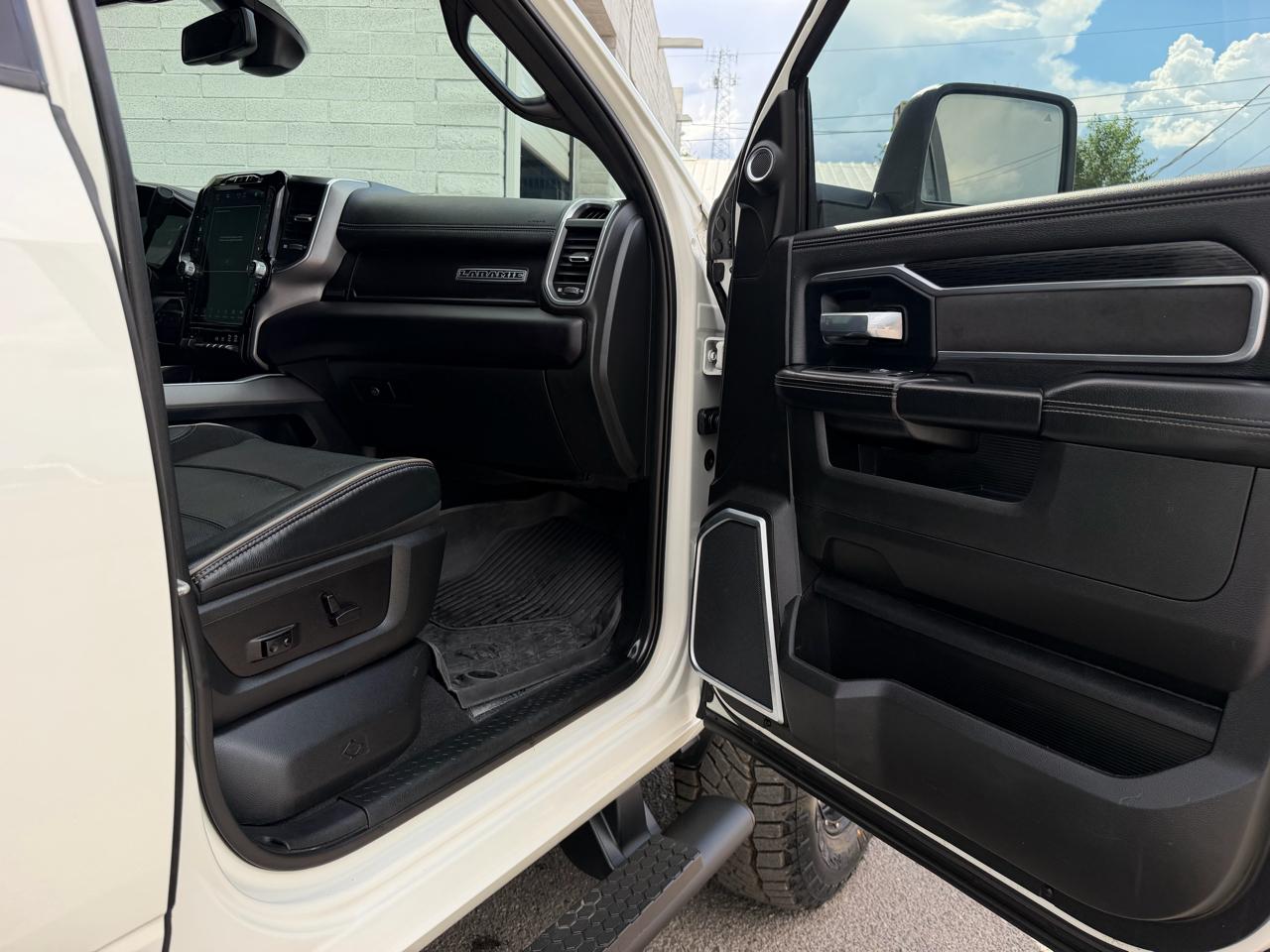 RAM 2500 Laramie 4x4 Crew Cab 6'4" Box 2024