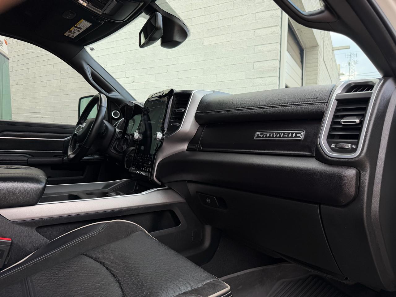 RAM 2500 Laramie 4x4 Crew Cab 6'4" Box 2024
