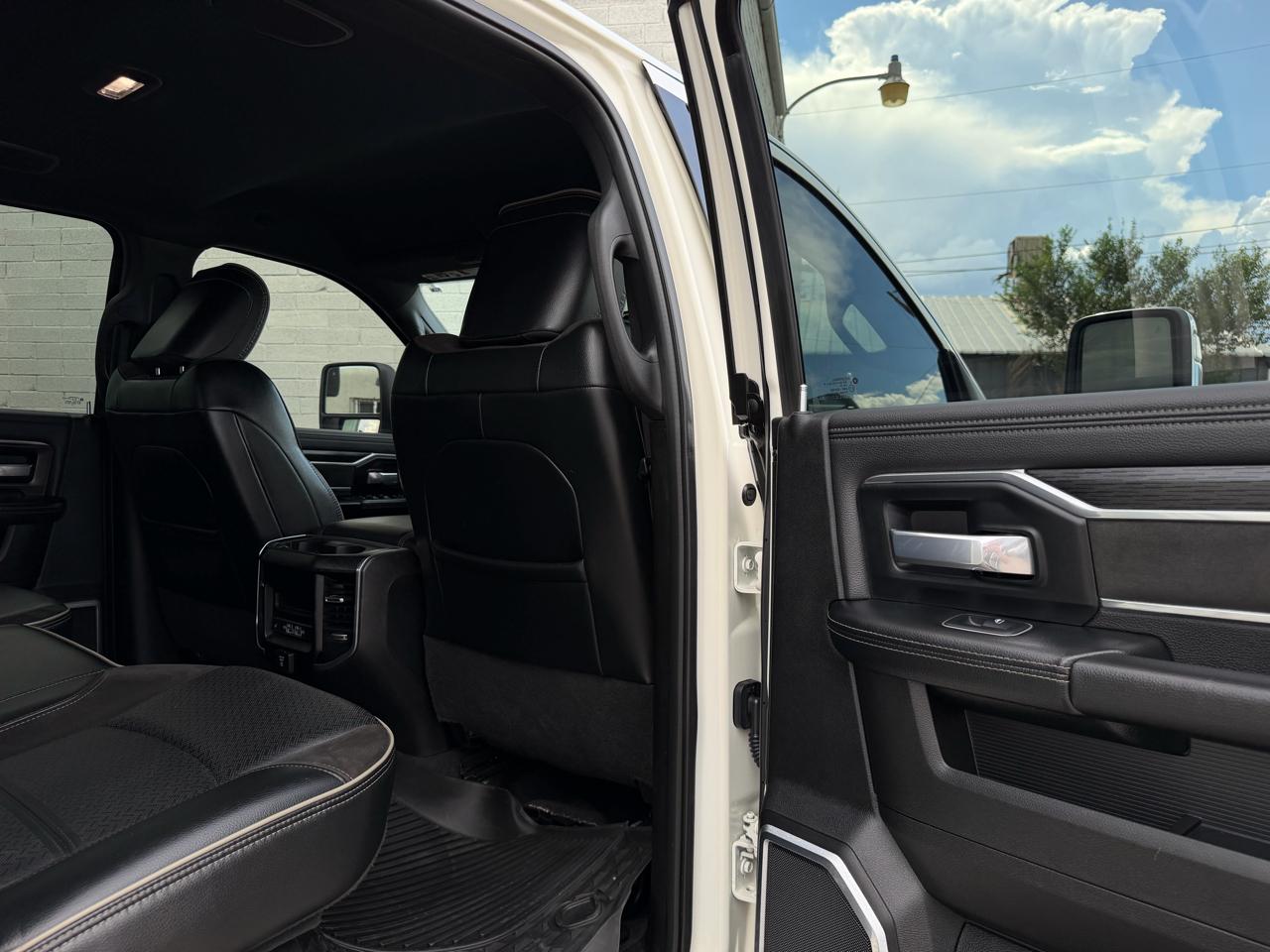 RAM 2500 Laramie 4x4 Crew Cab 6'4" Box 2024