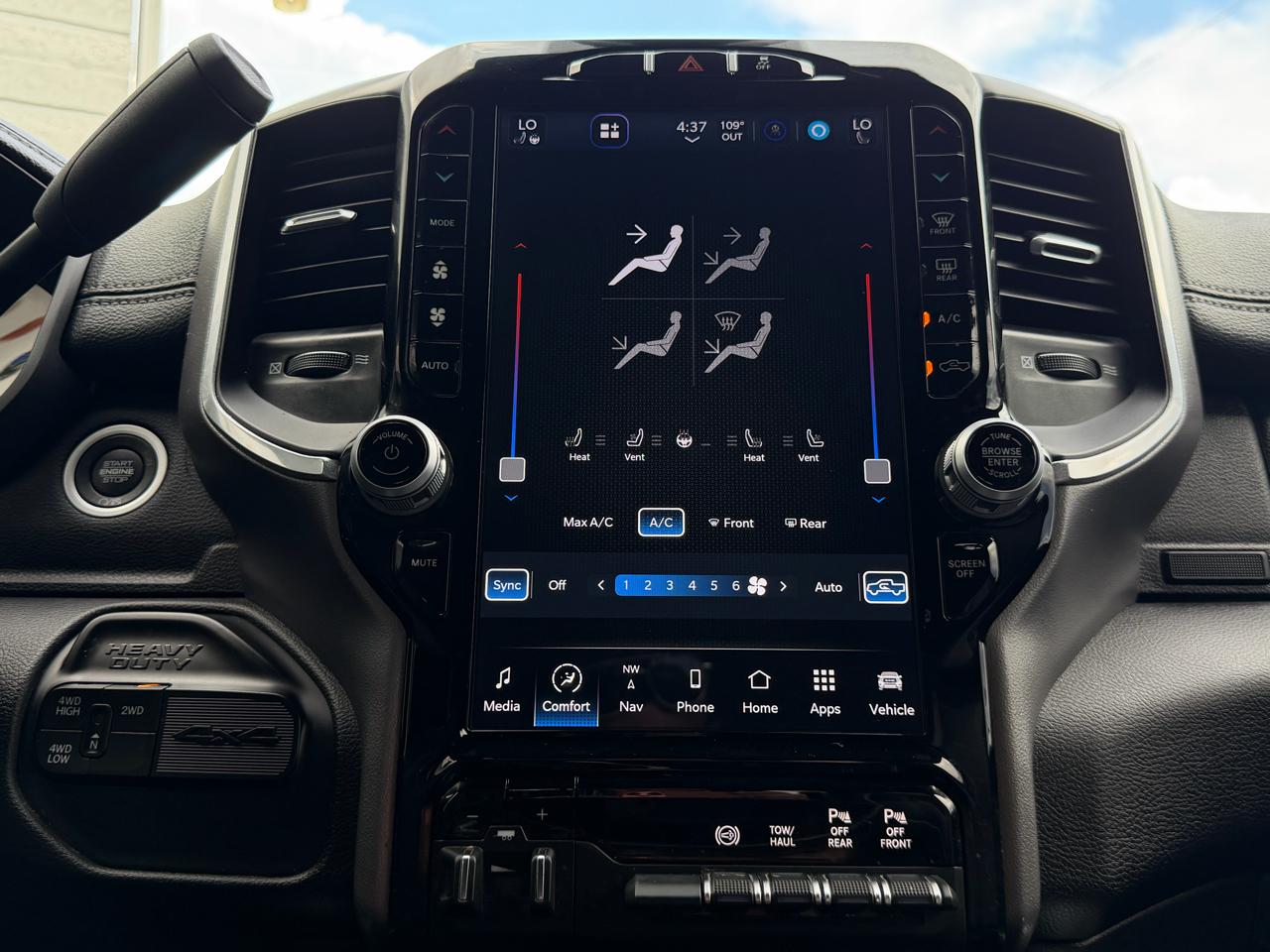 RAM 2500 Laramie 4x4 Crew Cab 6'4" Box 2024