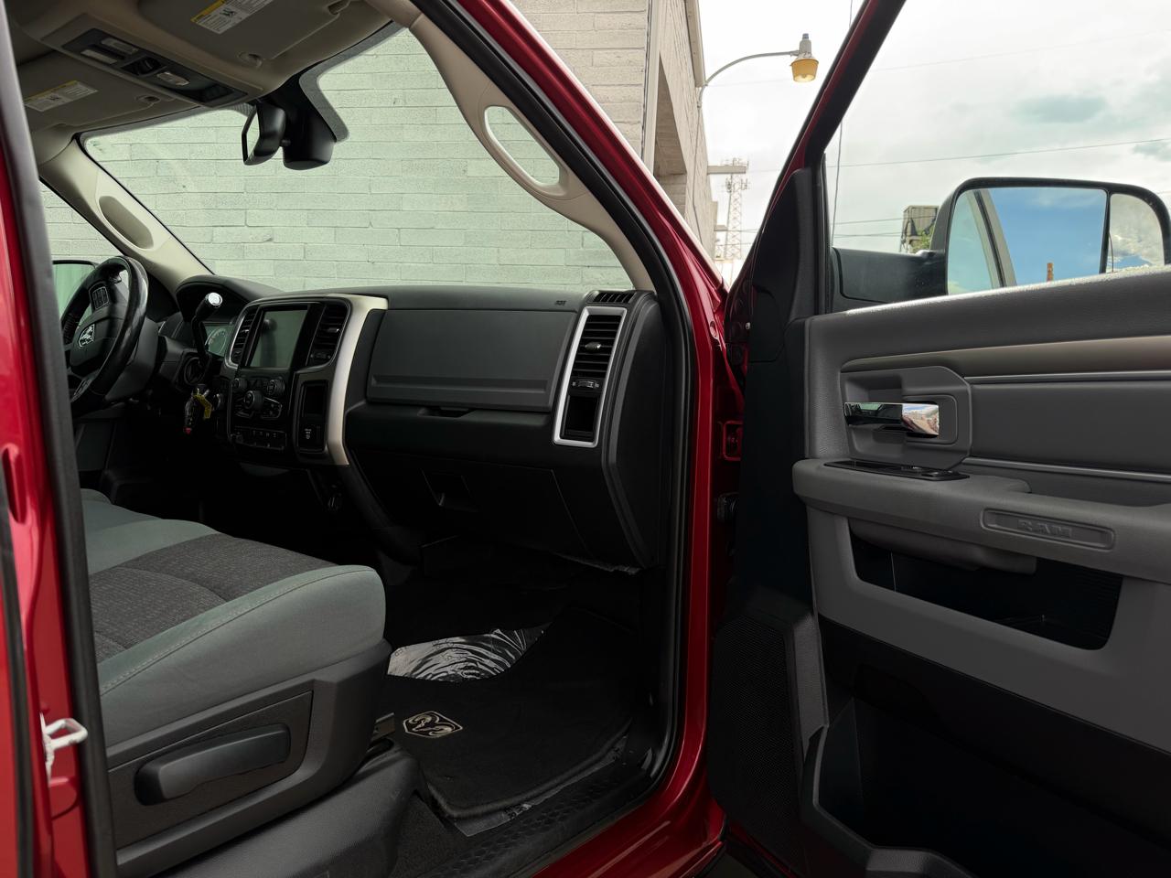 RAM 2500 4WD Mega Cab 160.5" Big Horn 2015