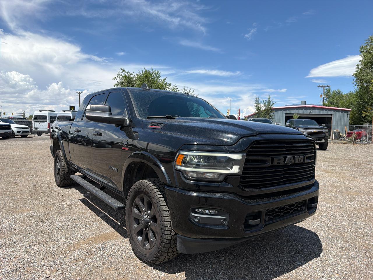 RAM 2500 Laramie 4x4 Mega Cab 6'4" Box 2020