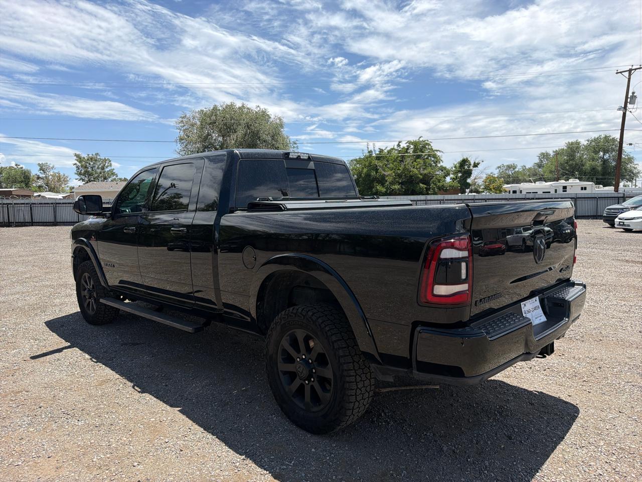 RAM 2500 Laramie 4x4 Mega Cab 6'4" Box 2020