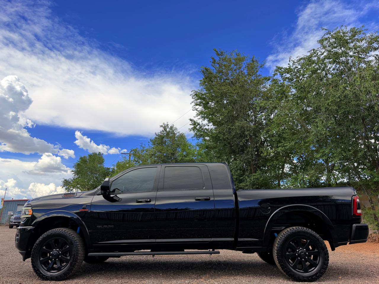 RAM 2500 Laramie 4x4 Mega Cab 6'4" Box 2020