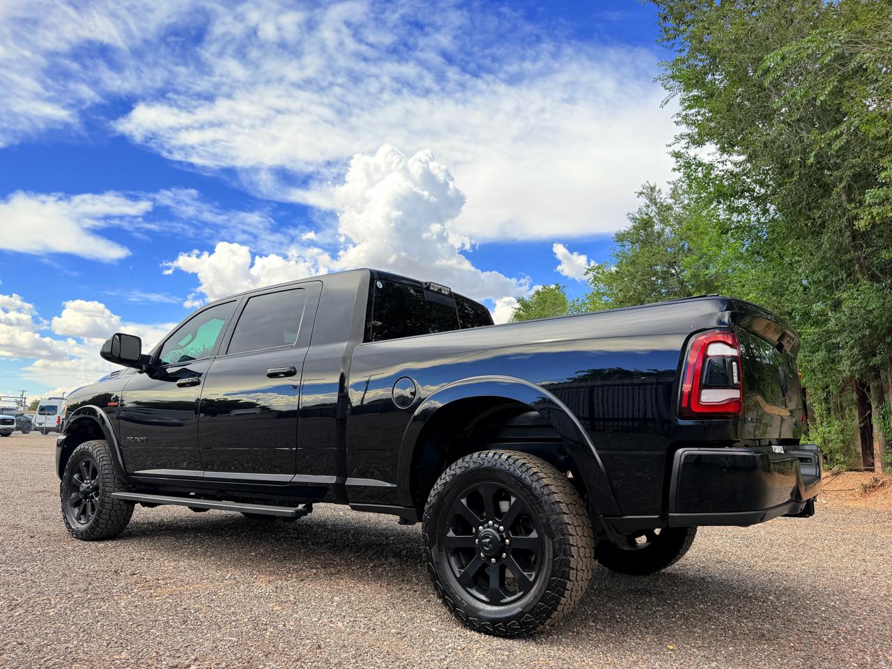RAM 2500 Laramie 4x4 Mega Cab 6'4" Box 2020