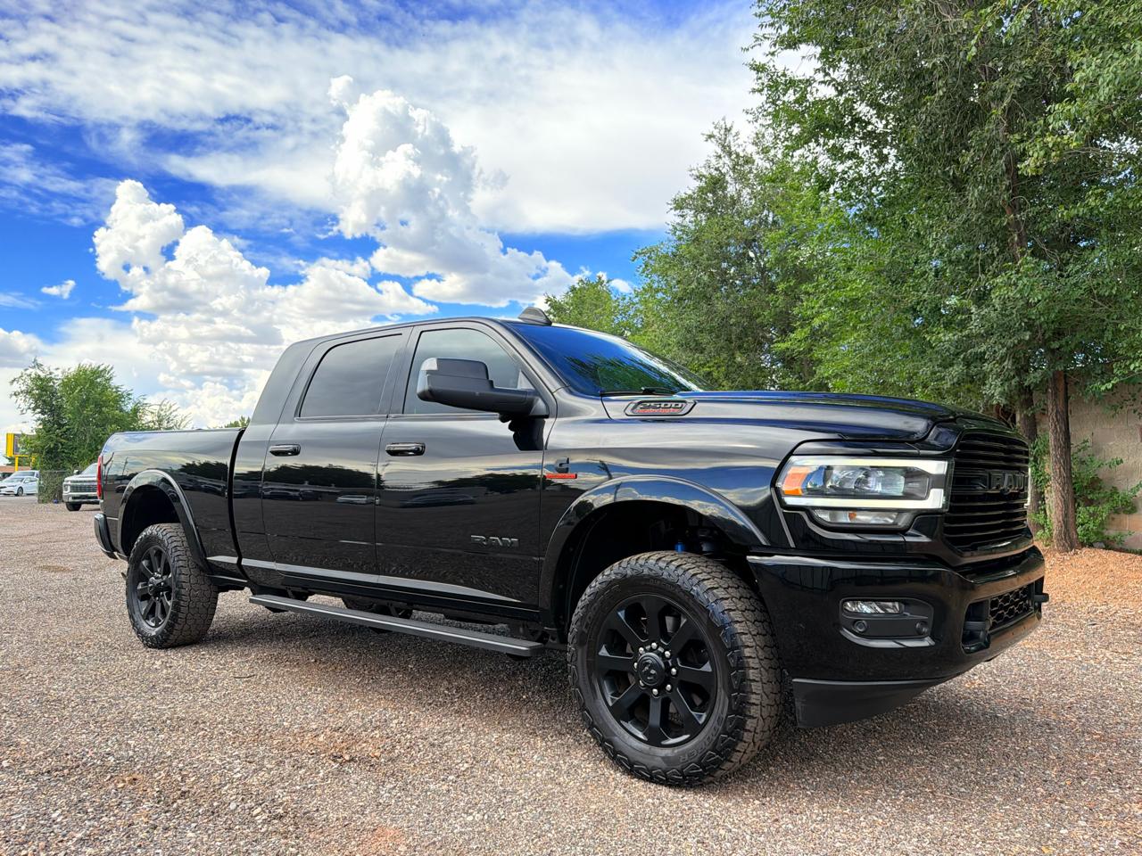 RAM 2500 Laramie 4x4 Mega Cab 6'4" Box 2020