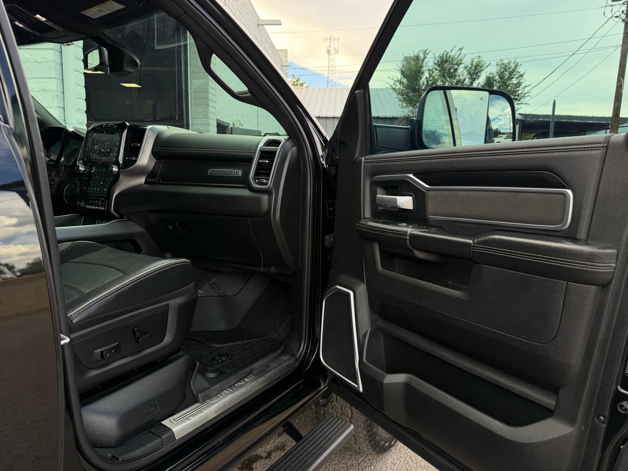 RAM 2500 Laramie 4x4 Mega Cab 6'4" Box 2020