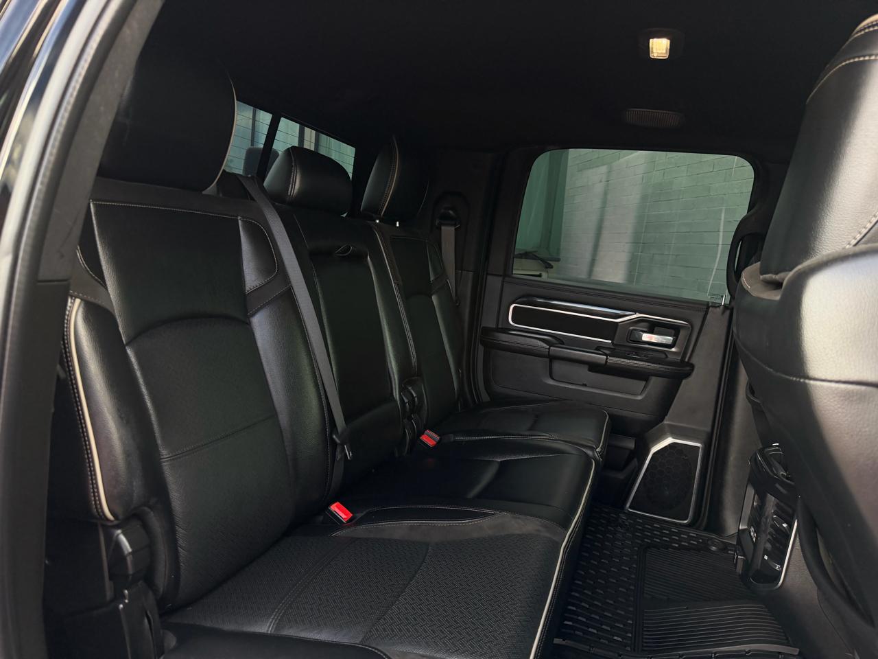 RAM 2500 Laramie 4x4 Mega Cab 6'4" Box 2020
