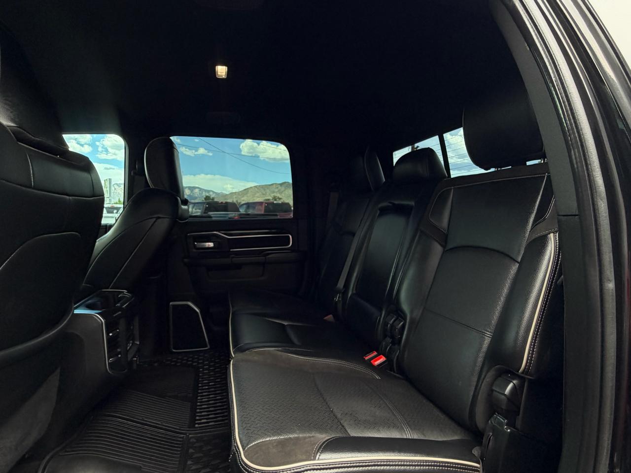 RAM 2500 Laramie 4x4 Mega Cab 6'4" Box 2020