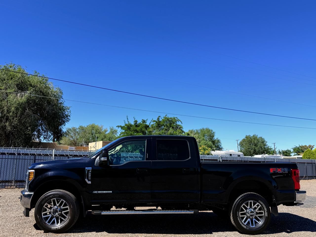 Ford Super Duty F-250 Crew Cab 156" Lariat 4WD 2019