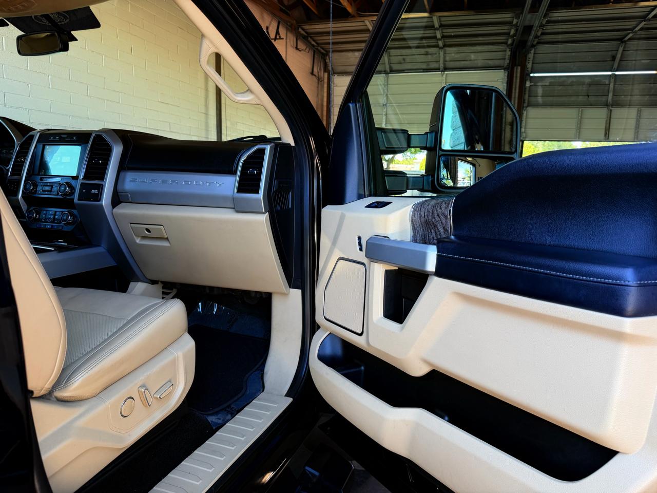 Ford Super Duty F-250 Crew Cab 156" Lariat 4WD 2019