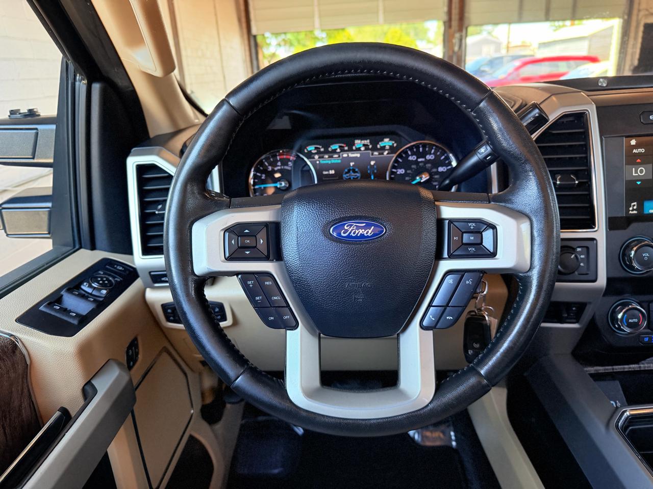 Ford Super Duty F-250 Crew Cab 156" Lariat 4WD 2019