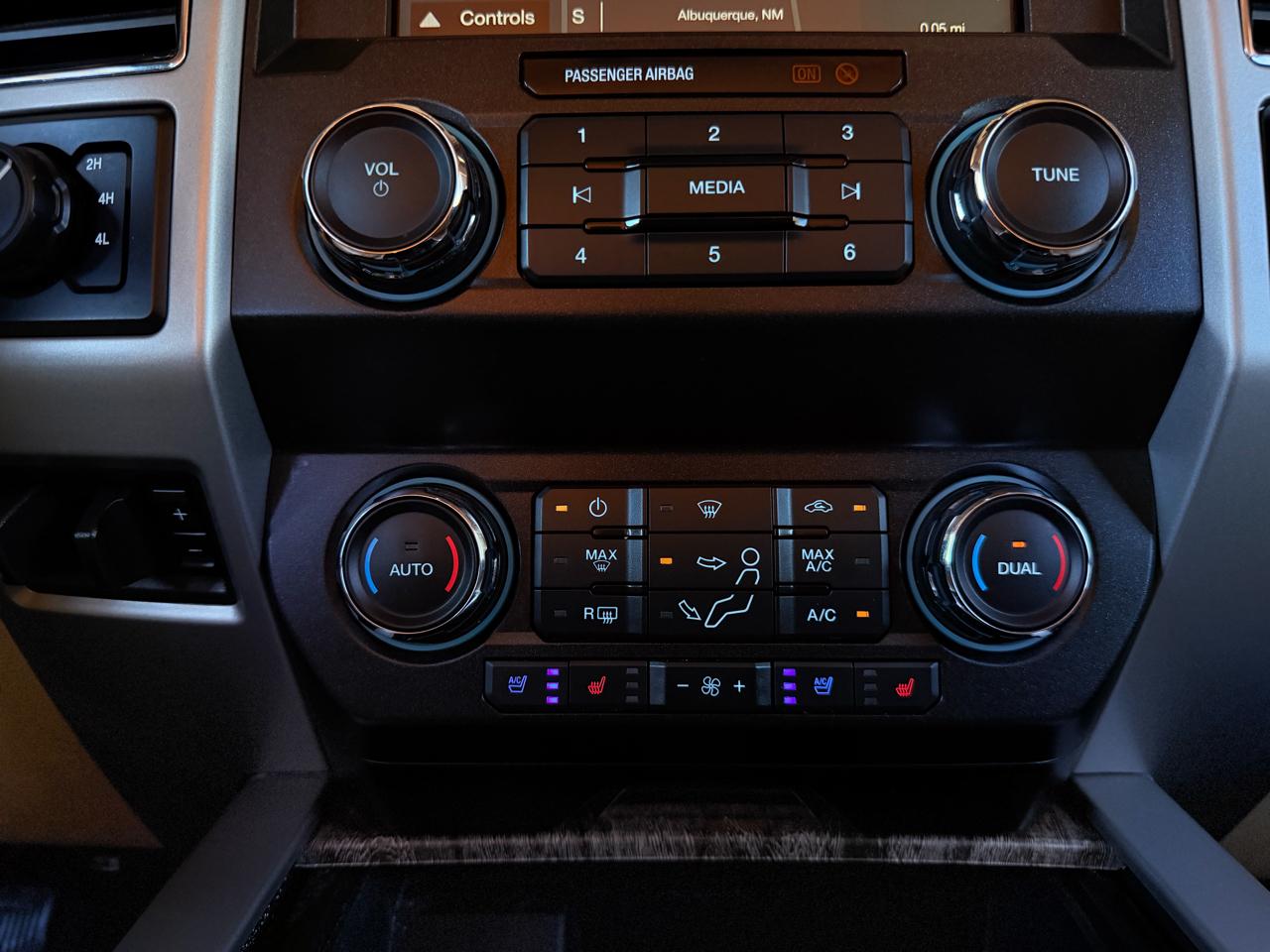 Ford Super Duty F-250 Crew Cab 156" Lariat 4WD 2019