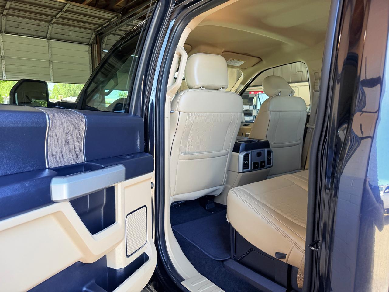 Ford Super Duty F-250 Crew Cab 156" Lariat 4WD 2019