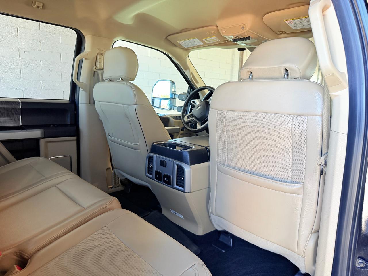 Ford Super Duty F-250 Crew Cab 156" Lariat 4WD 2019