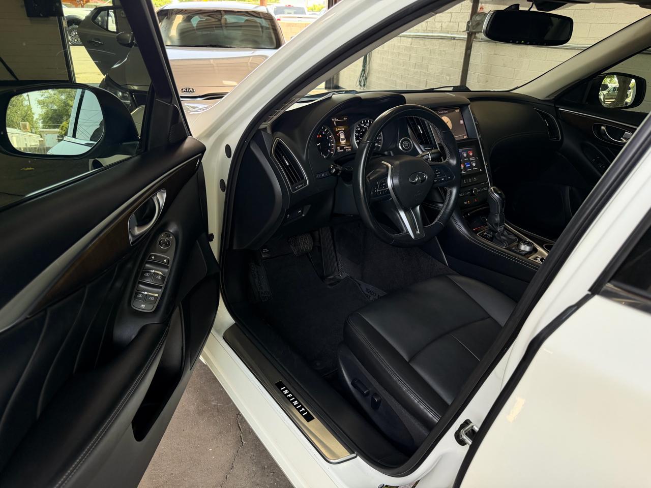 Infiniti Q50 3.0t LUXE RWD 2019