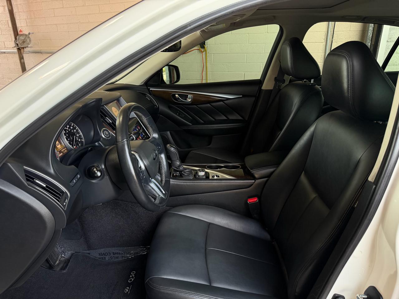 Infiniti Q50 3.0t LUXE RWD 2019