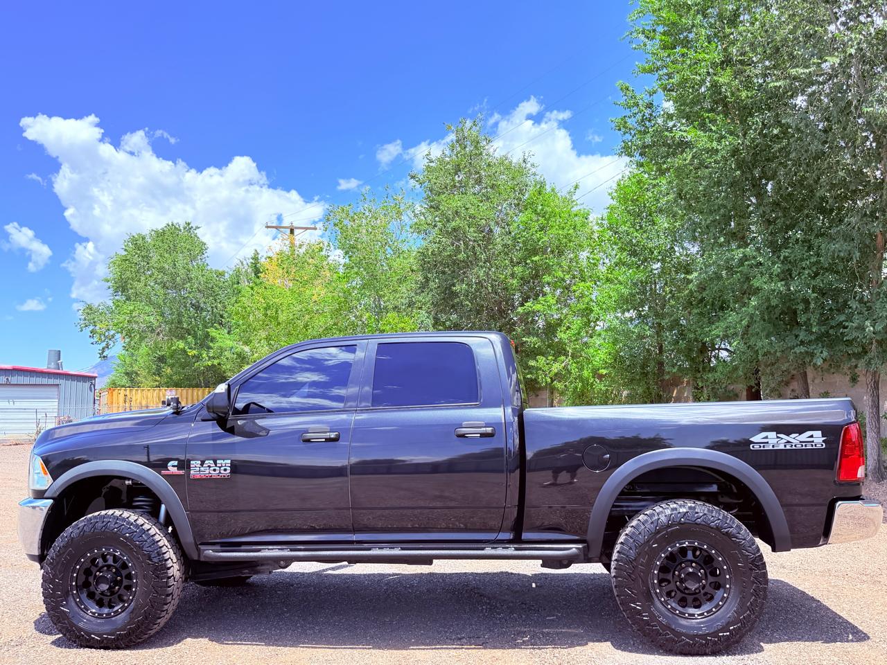 RAM 2500 Tradesman 4x4 Crew Cab 6'4" Box 2017