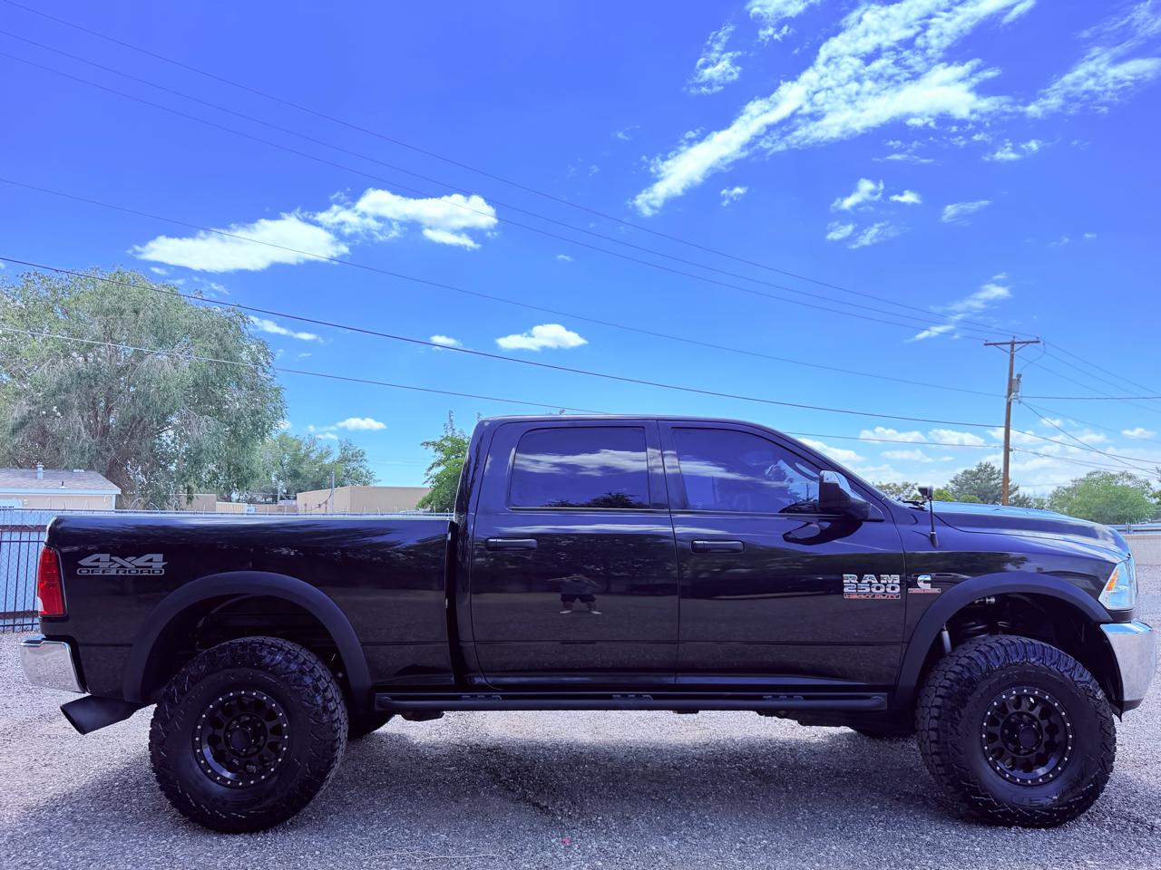 RAM 2500 Tradesman 4x4 Crew Cab 6'4" Box 2017