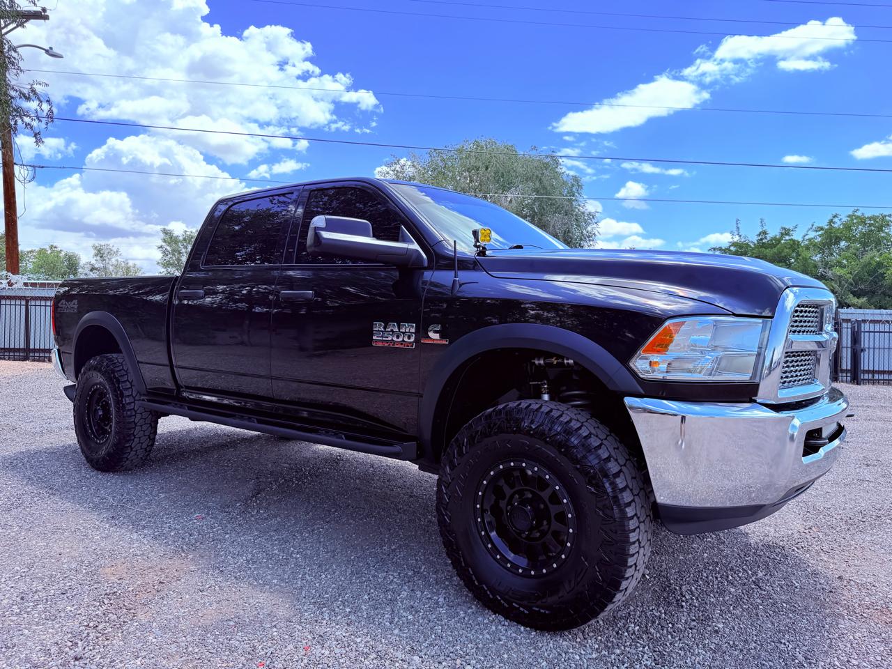 RAM 2500 Tradesman 4x4 Crew Cab 6'4" Box 2017