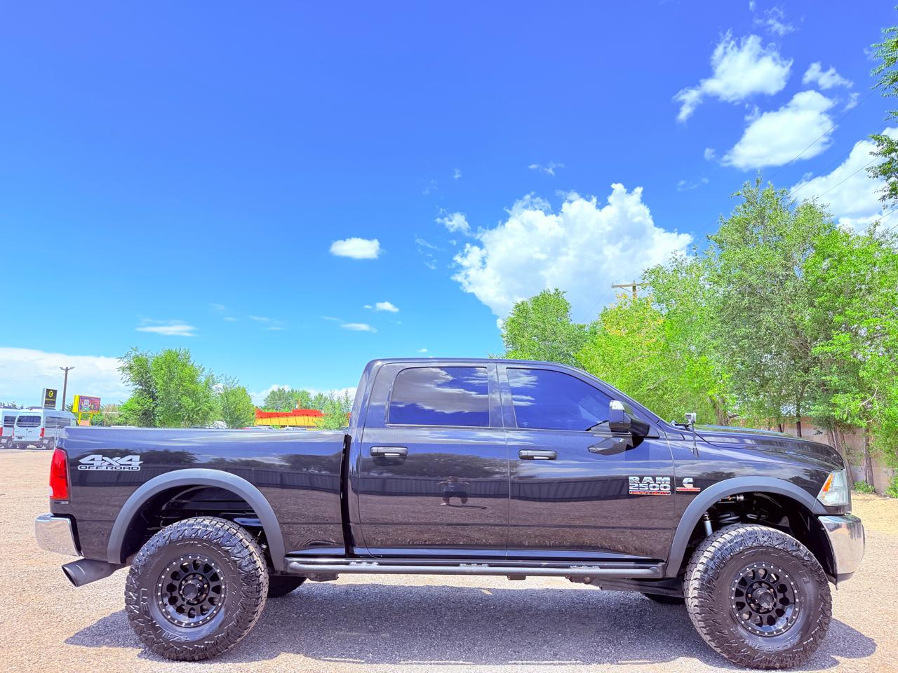 RAM 2500 Tradesman 4x4 Crew Cab 6'4" Box 2017