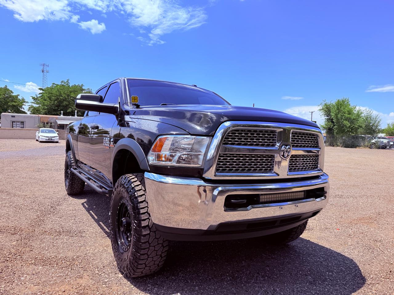 RAM 2500 Tradesman 4x4 Crew Cab 6'4" Box 2017