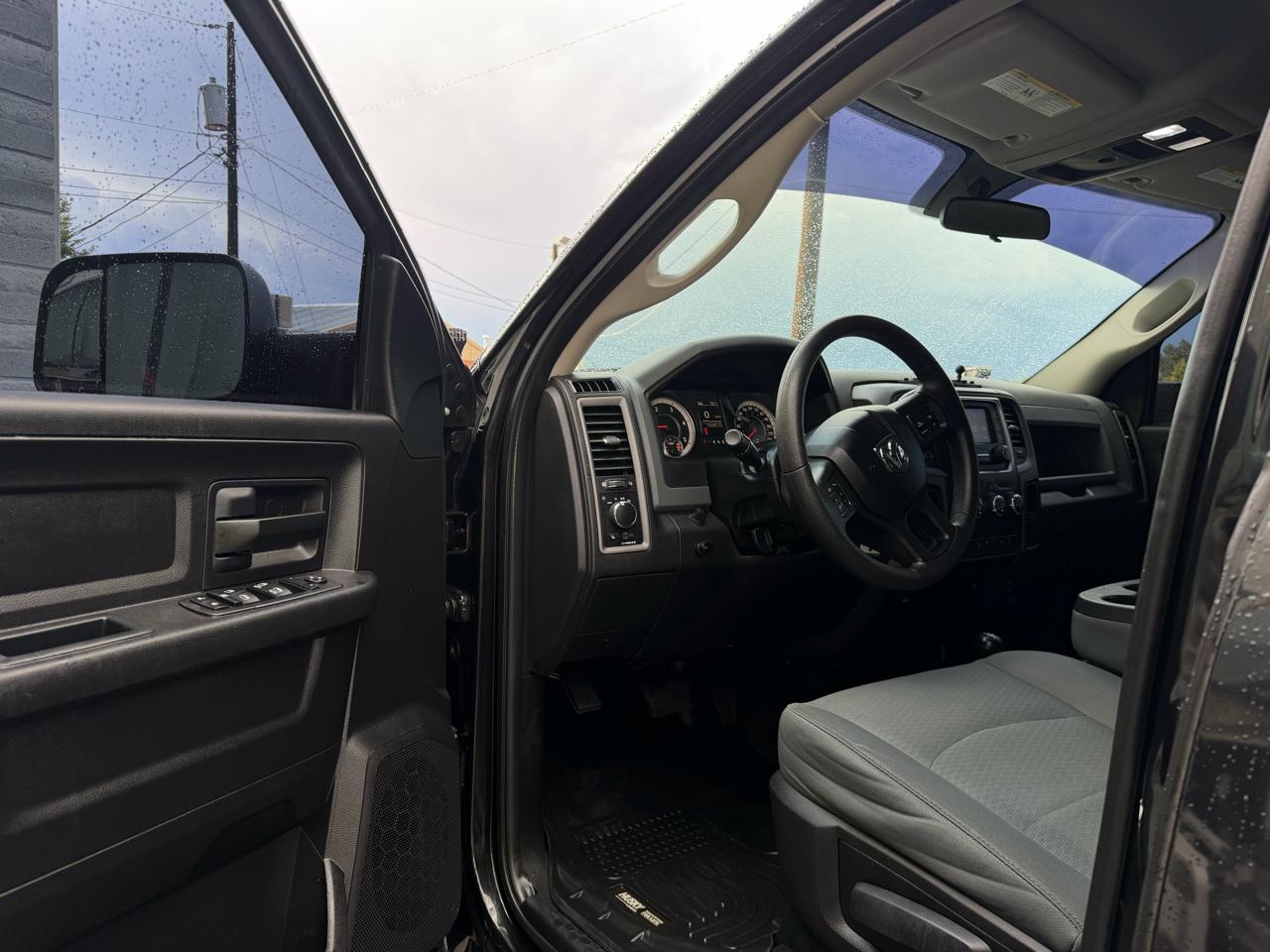 RAM 2500 Tradesman 4x4 Crew Cab 6'4" Box 2017