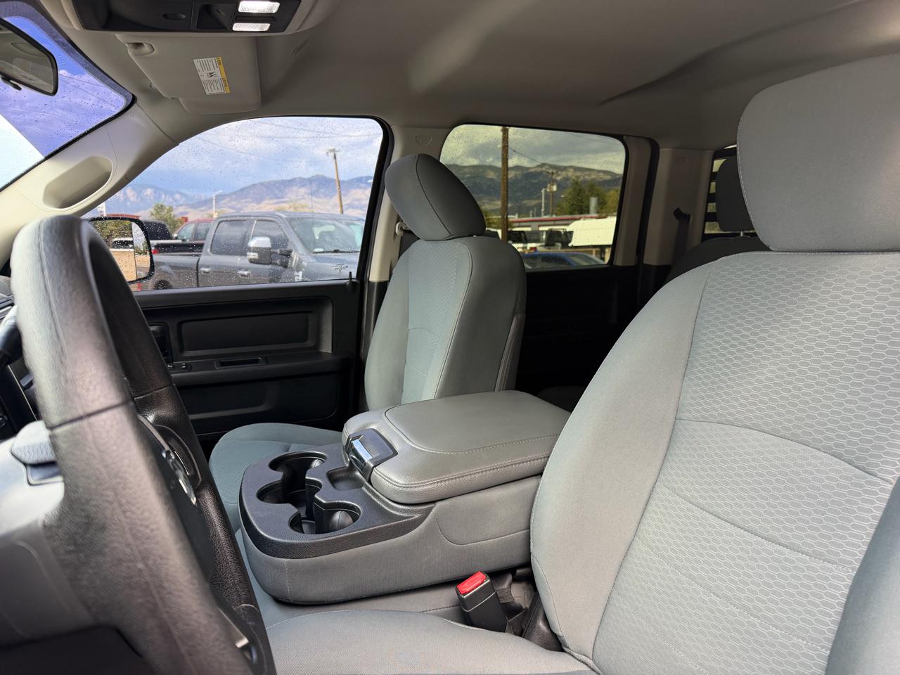 RAM 2500 Tradesman 4x4 Crew Cab 6'4" Box 2017