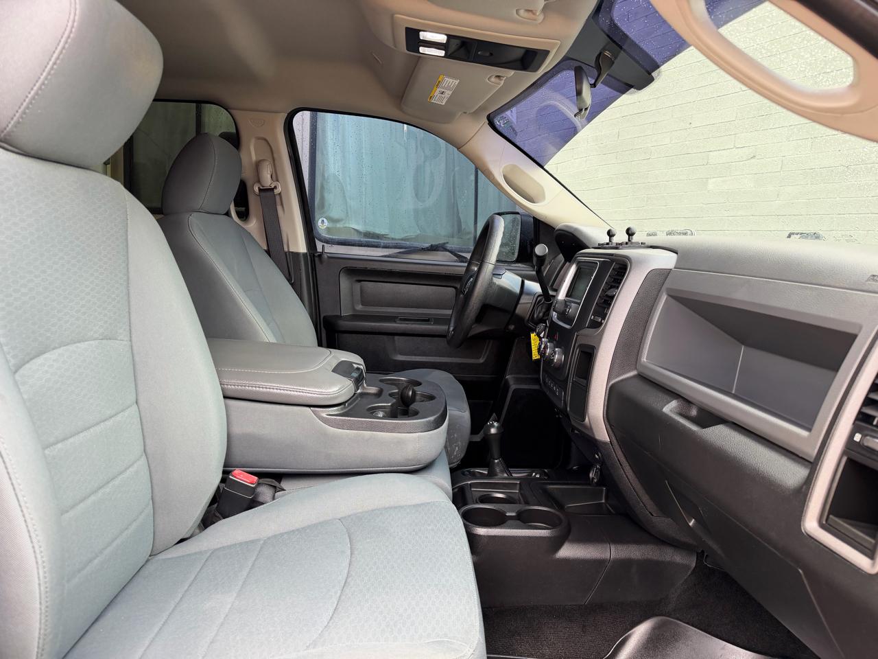 RAM 2500 Tradesman 4x4 Crew Cab 6'4" Box 2017