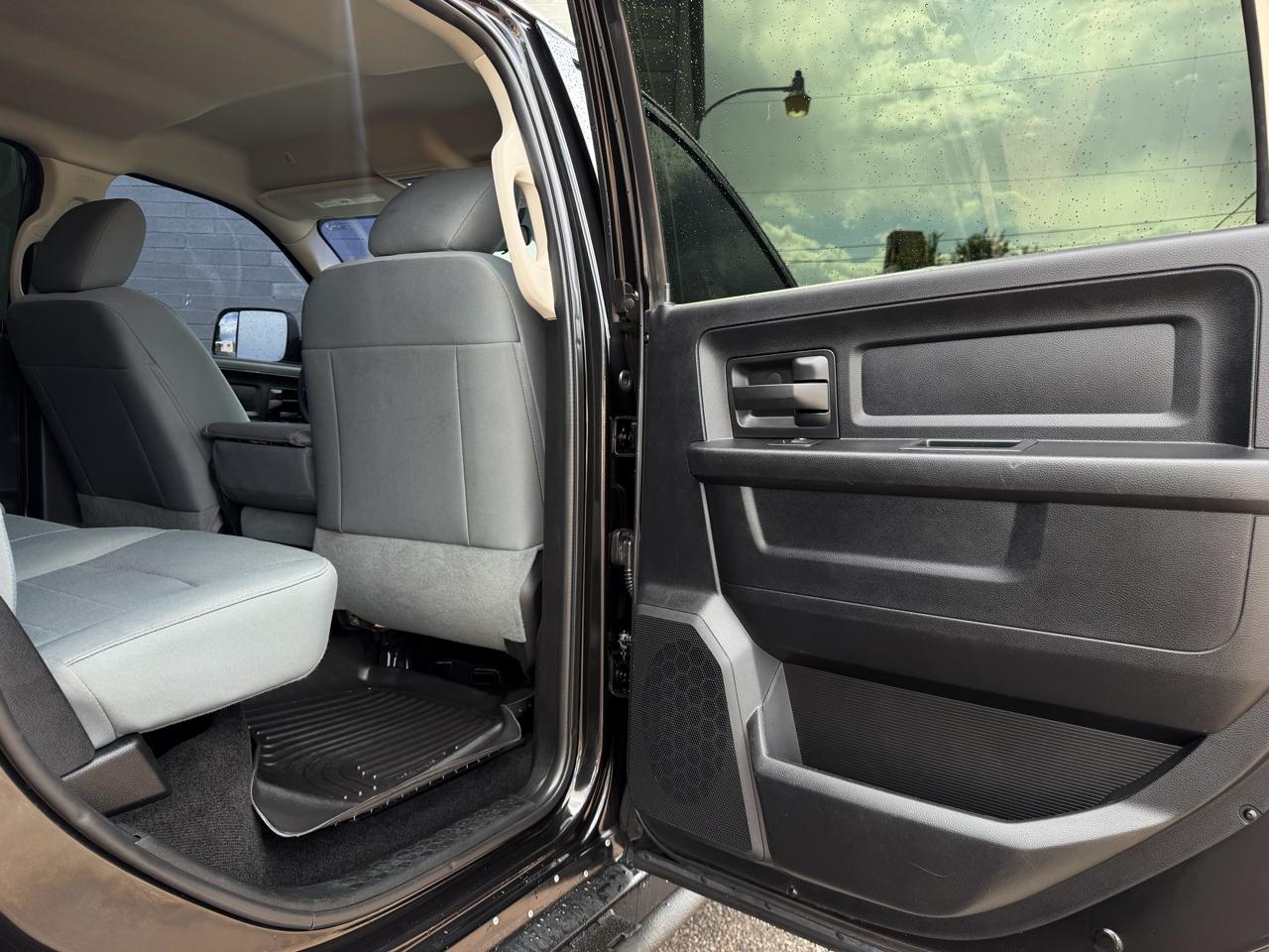 RAM 2500 Tradesman 4x4 Crew Cab 6'4" Box 2017